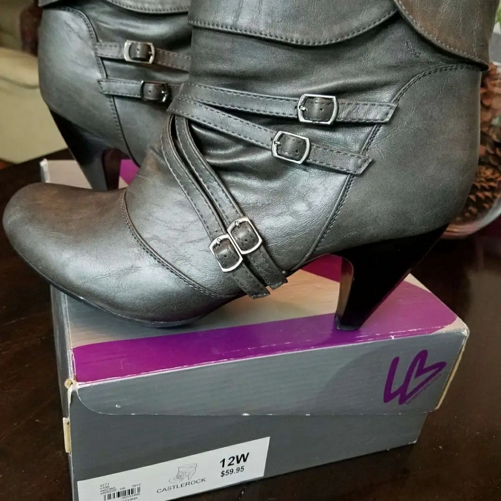 Women Castle Rock Boot Zip Up Booties